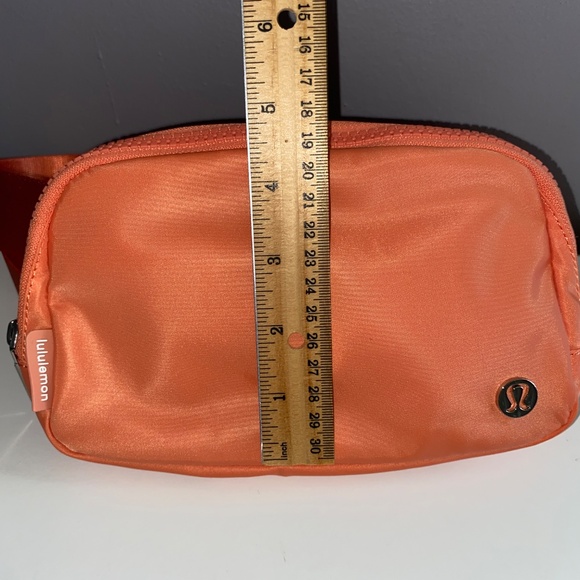 LULULEMON Coral Kiss Everywhere Belt Bag 1L - Picture 15 of 16